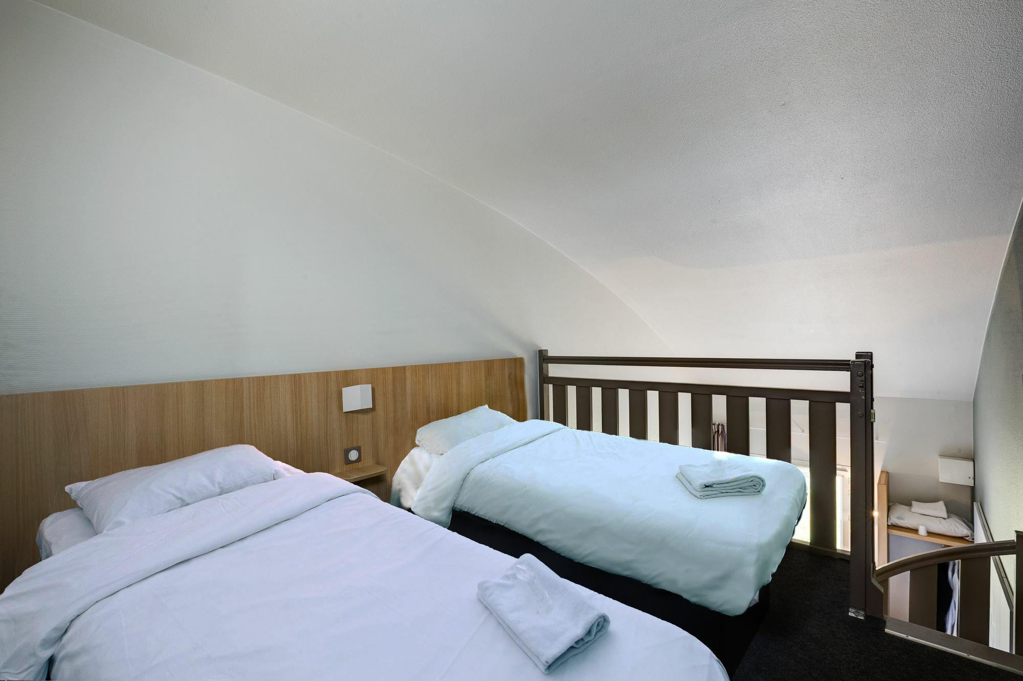 ホテル B＆B オテル ボーヴェ Allonne  エクステリア 写真